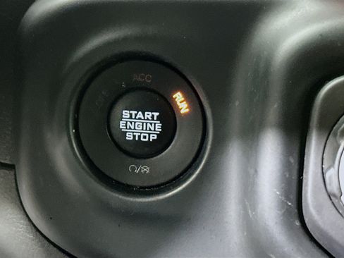 Used 2023 Jeep Wrangler Unlimited Rubicon AWD/4WD image 19