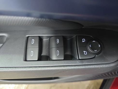 New 2026 Chevrolet Equinox EV LT image 29