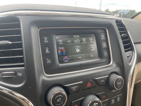 Used 2016 Jeep Grand Cherokee Laredo w/ Quick Order Package 23E image 12