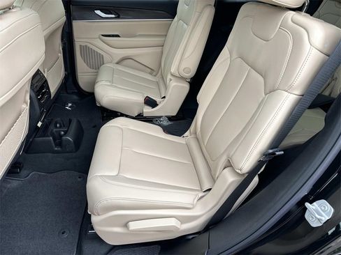New 2025 Jeep Grand Cherokee L Limited image 9