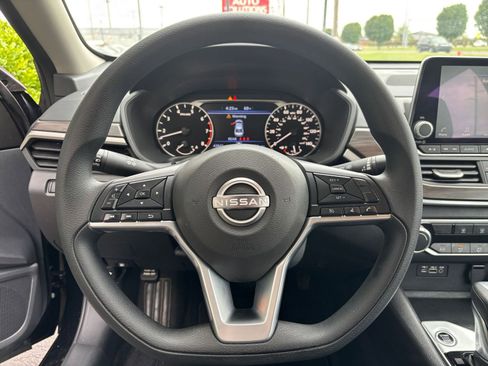 Used 2025 Nissan Altima 2.5 SV image 28