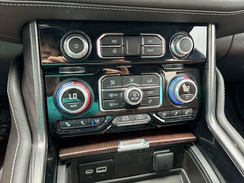 Used 2023 GMC Yukon Denali Ultimate AWD/4WD image 18