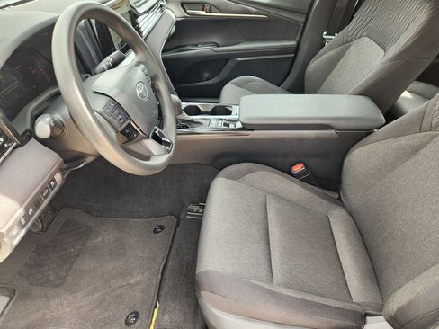 Used 2025 Toyota Camry LE w/ Convenience Package image 9