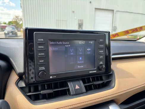 Used 2020 Toyota RAV4 XLE AWD/4WD image 23