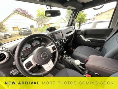 Used 2014 Jeep Wrangler Unlimited Sahara AWD/4WD image 3
