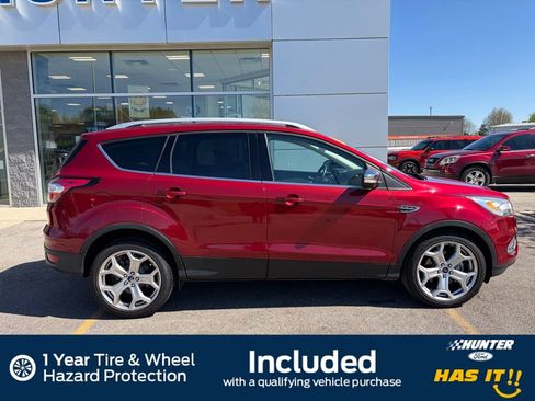 Used 2017 Ford Escape Titanium image 10