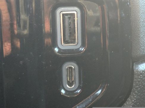 Used 2023 Chevrolet Silverado 1500 LT image 22