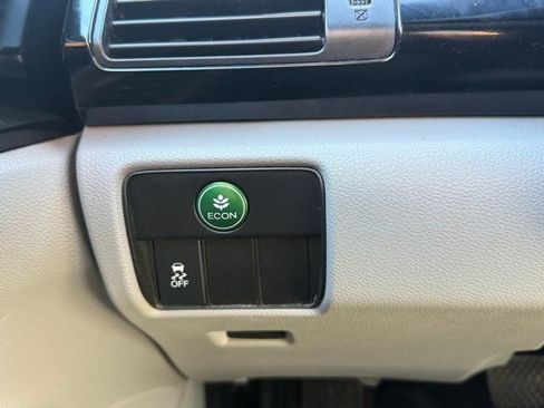 Used 2017 Honda Accord LX image 17