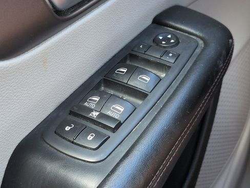 Used 2019 Chrysler Pacifica Touring-L Plus w/ Advanced Safetytec Group FWD image 25