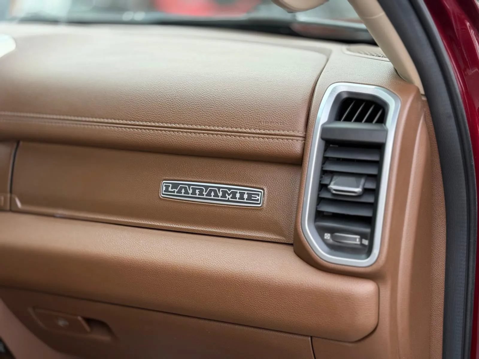 Used 2019 RAM 1500 Laramie AWD/4WD image 14