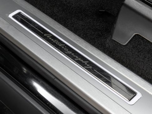 Used 2022 Land Rover Range Rover Autobiography image 45