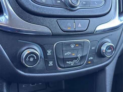 Used 2022 Chevrolet Equinox LT image 16