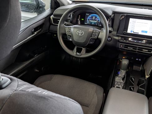 Certified 2025 Toyota Camry LE FWD image 9