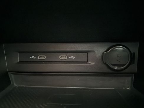 Used 2021 Volkswagen Tiguan SE w/ Panoramic Sunroof Package FWD image 31