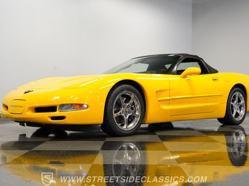 Used 2004 Chevrolet Corvette Convertible w/ Preferred Equipment Group RWD image 22