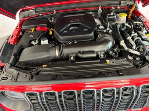 Certified 2025 Jeep Wrangler Unlimited Rubicon 4xe w/ Convenience Group AWD/4WD image 31