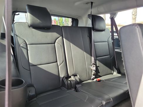 Used 2017 Chevrolet Suburban LT image 19