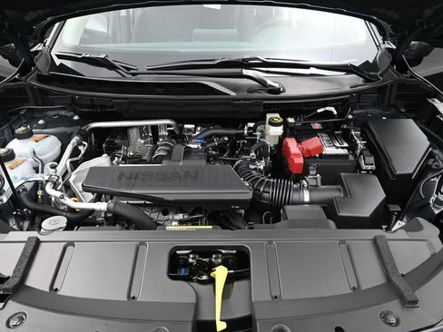 Certified 2026 Nissan Rogue SV FWD image 18