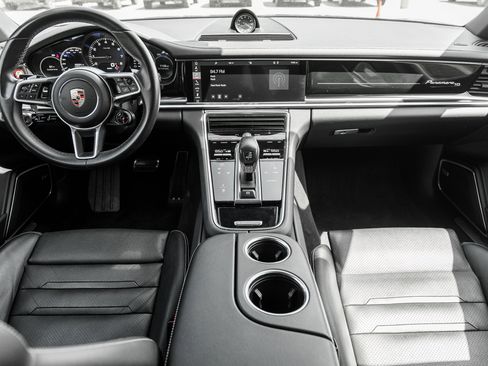 Used 2020 Porsche Panamera 4 image 8