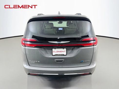 Used 2021 Chrysler Pacifica Touring-L FWD image 7