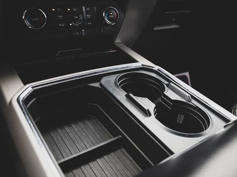 Used 2019 Ford F250 Lariat w/ Chrome Package image 16