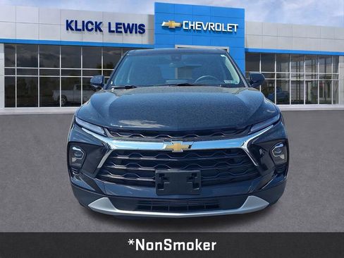 Used 2025 Chevrolet Blazer LT FWD image 2