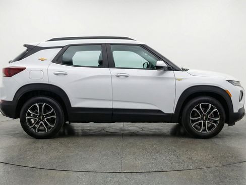 Used 2025 Chevrolet TrailBlazer LT FWD image 11