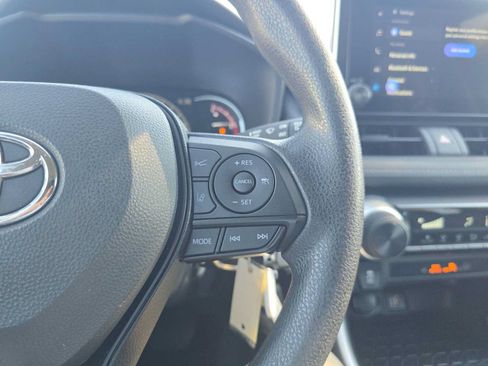 Used 2025 Toyota RAV4 LE FWD image 30
