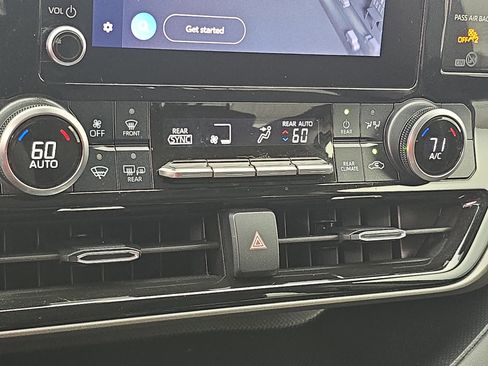 Used 2023 Toyota Highlander L image 24