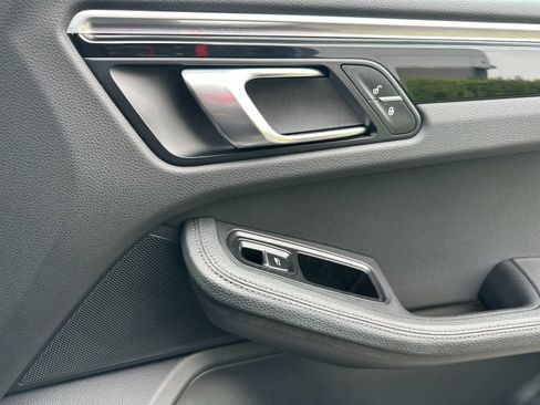 Certified 2018 Porsche Macan Sport Edition AWD/4WD image 19