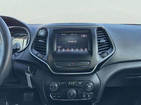 Used 2020 Jeep Cherokee Latitude FWD image 29