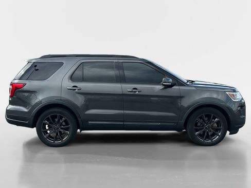 Used 2018 Ford Explorer XLT w/ Equipment Group 202A FWD image 7