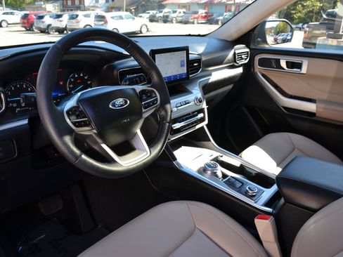 Used 2022 Ford Explorer XLT w/ Equipment Group 202A image 14