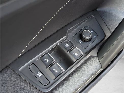 Used 2023 Volkswagen Tiguan SE R-Line FWD image 17