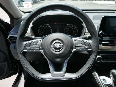 Used 2023 Nissan Altima 2.5 SV FWD image 17