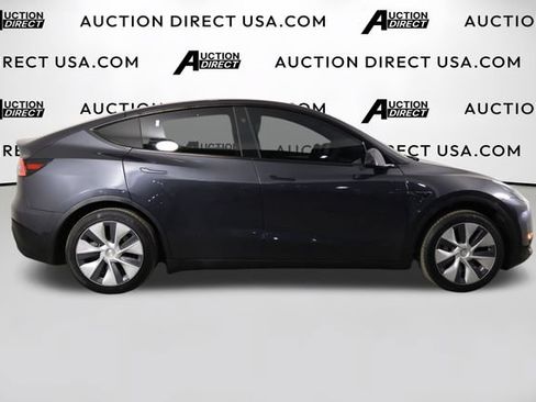 Used 2024 Tesla Model Y Long Range RWD image 41