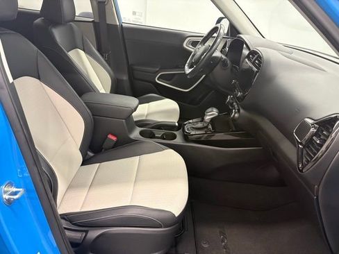 Used 2023 Kia Soul GT-Line FWD image 32
