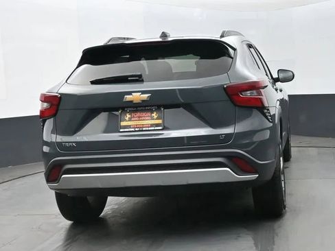 Used 2025 Chevrolet Trax LT image 8