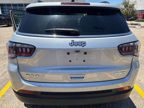 Used 2024 Jeep Compass Latitude AWD/4WD image 4