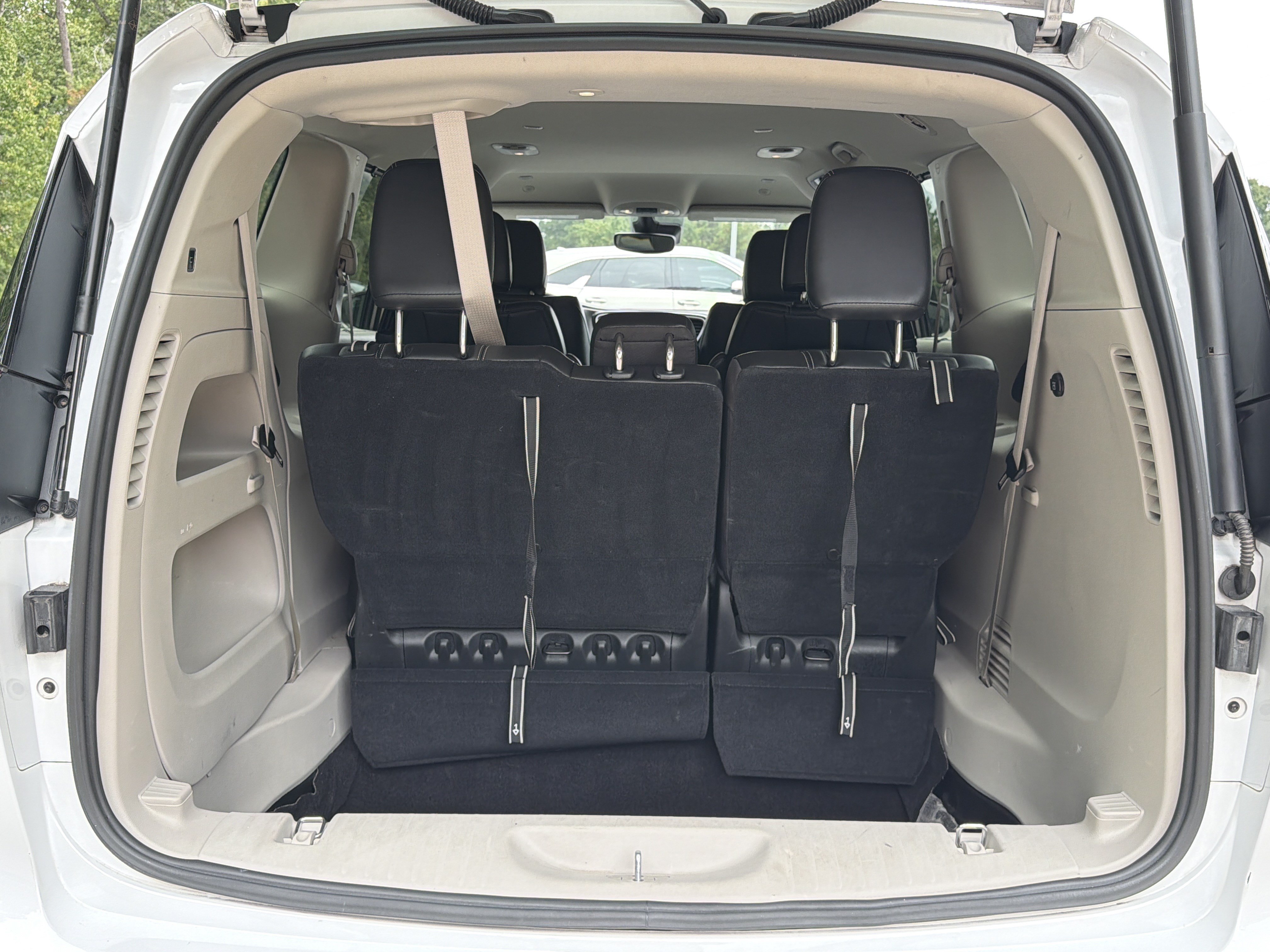 Used 2024 Chrysler Pacifica Touring-L FWD image 26