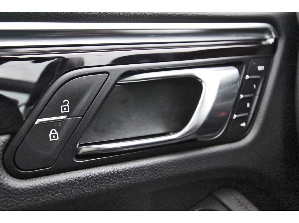 Used 2021 Porsche Macan S AWD/4WD image 22