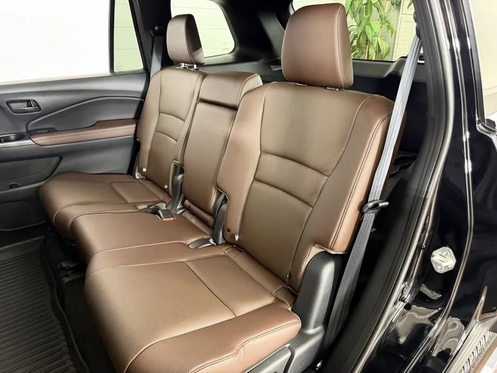 Used 2025 Honda Passport EX-L image 32