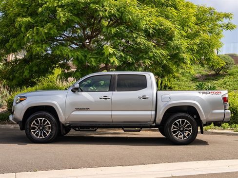 Used 2022 Toyota Tacoma TRD Sport image 8