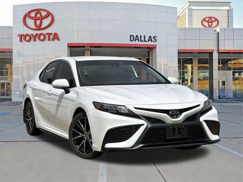 Used 2023 Toyota Camry SE FWD image 1