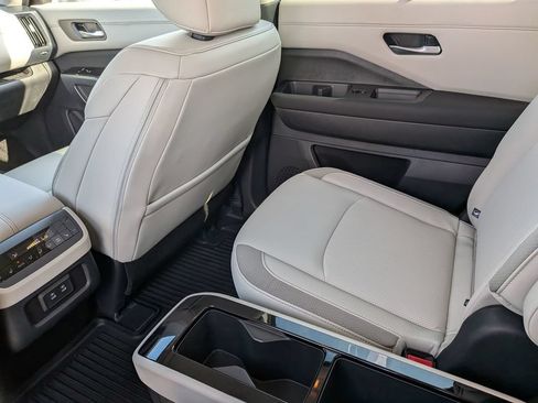 Certified 2026 Nissan Pathfinder SL w/ SL Premium Package FWD image 37