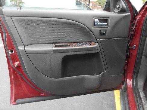 Used 2008 Ford Taurus Limited AWD/4WD image 25
