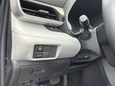 Used 2022 Toyota Highlander XLE AWD/4WD image 35