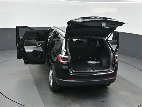 New 2026 Jeep Compass Latitude w/ Mopar Graphics Package image 51