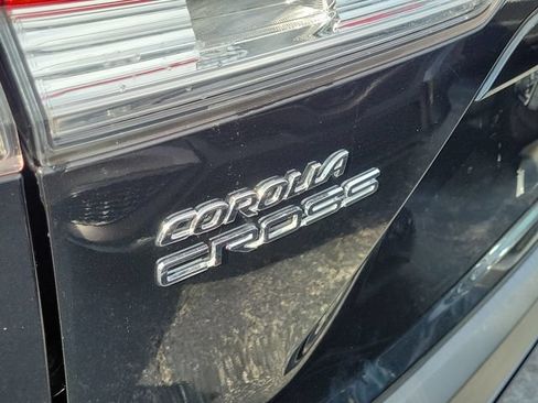 Used 2022 Toyota Corolla Cross LE w/ Moonroof Package FWD image 5