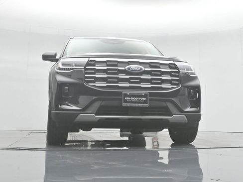 New 2025 Ford Explorer Active w/ Active Comfort Package image 21
